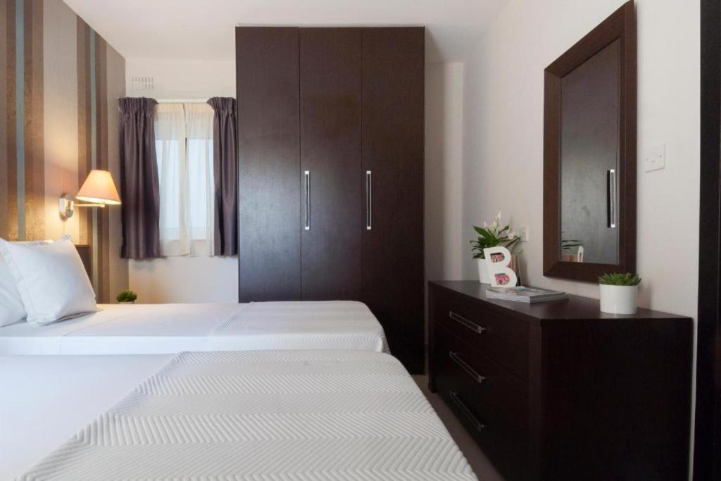Valletta View Apartments By St Hotels Gzira Esterno foto