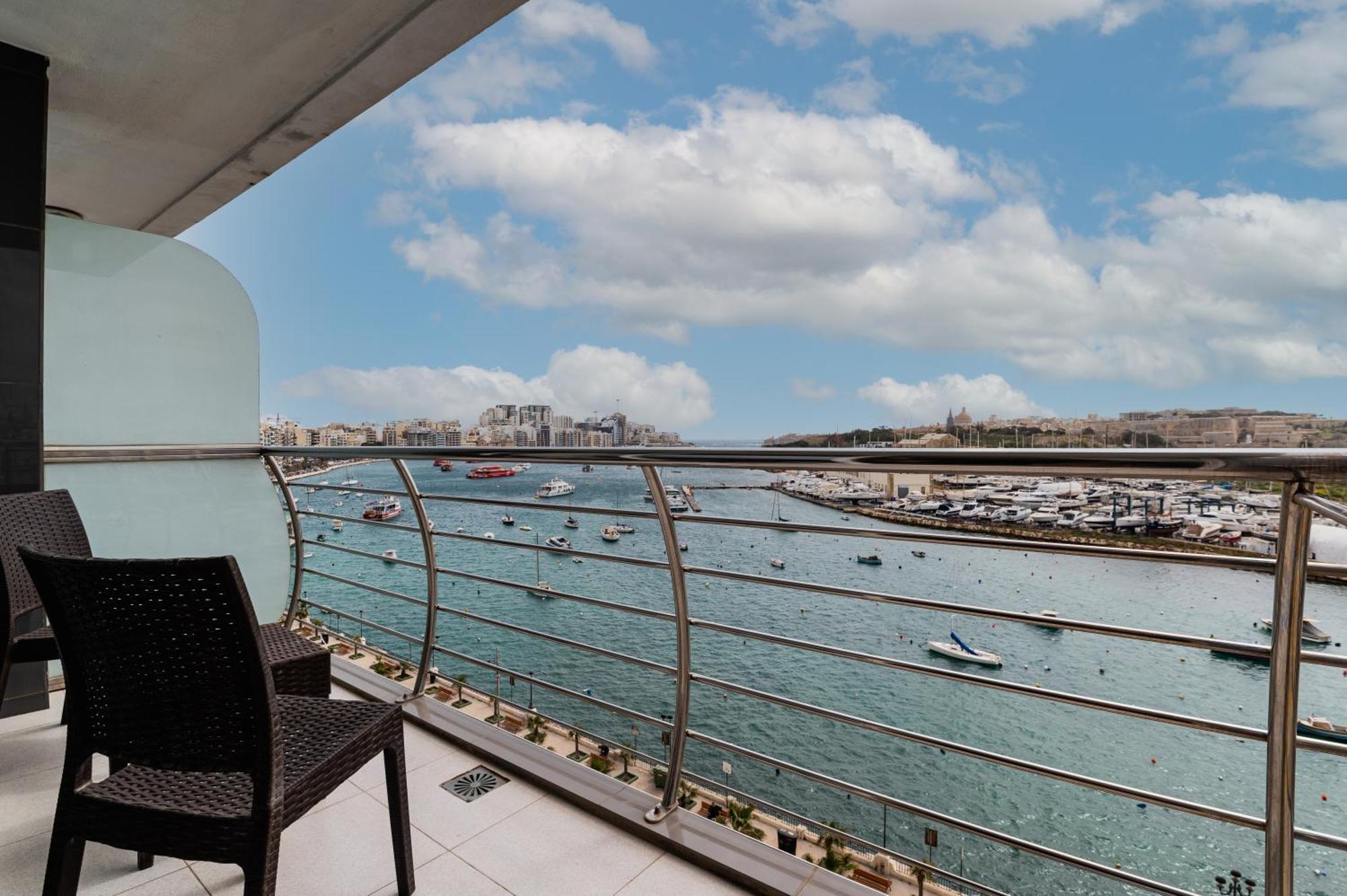 Valletta View Apartments By St Hotels Gzira Esterno foto